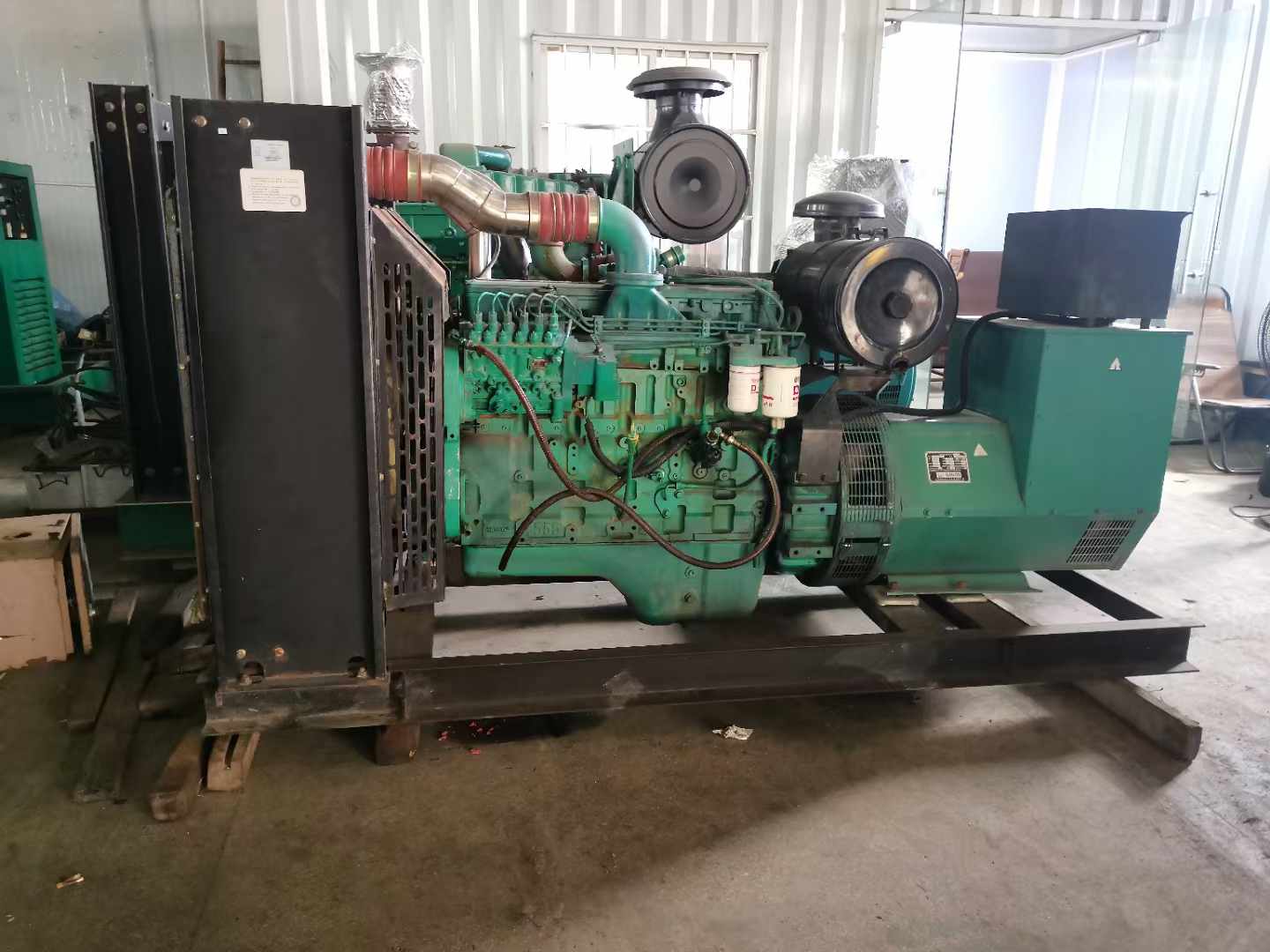 新野发电机租赁如何确定电缆的承载电流是否在安全范围内？