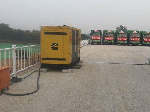 新野电力系统的稳定性和设备兼容性如何影响发电机组的频率规格？