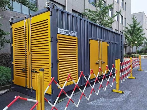 新野如何使用转速表检查发动机的转速？