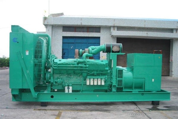 新野工厂发电机应急发电时如何更准确地检查发电机状态？