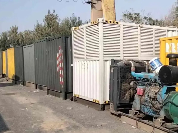 新野200KW柴油发电机机组每小时油耗是多少？